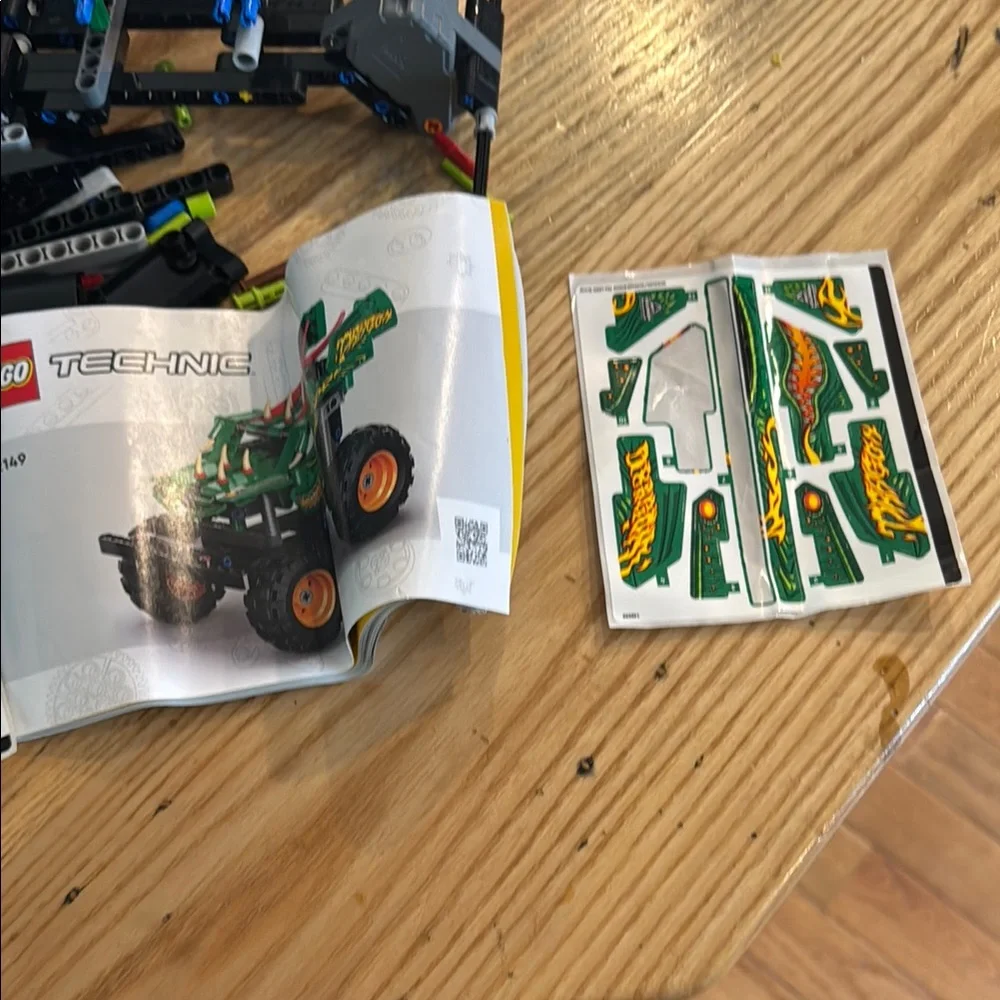Lego Technic Monster Jam Trucks Grave Digger & Dragon Building Set OPEN BOX - Picture 8 of 8